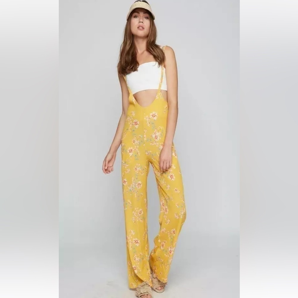 Free People - Picture 3 of 6